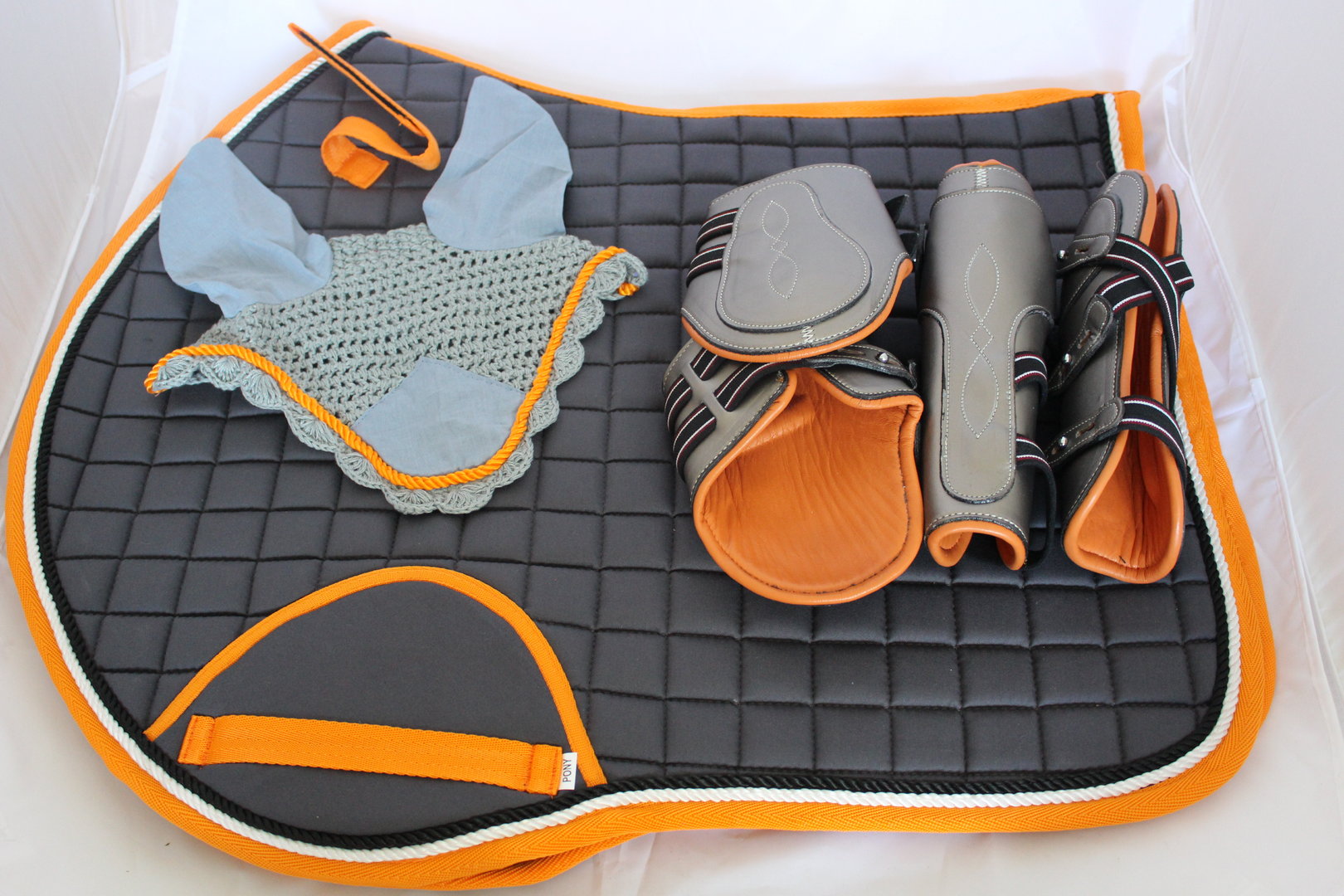 Pinnacle CC Saddle Pad Veil & Boots Set Navy & Orange high quality 